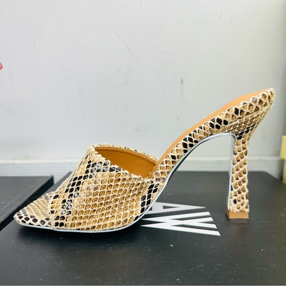 Tan snake skin heel - Picture 3 of 6